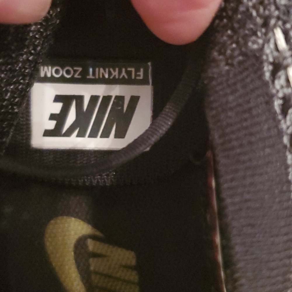 Black fly knit zoom NIKE great condition size 10 - Picture 3 of 12
